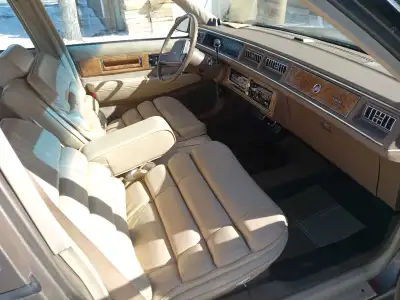 This 1986 Buick park Avenue has only 85,000 km it is in a very good condition very little rust conta...