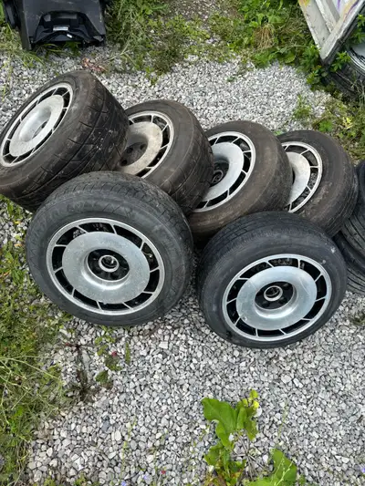 Tires are no good rims are dirty but no scratches or curb rash 4 are 16x9 and 2 are 16x10