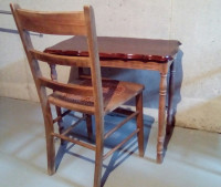 Table et chaise en bois