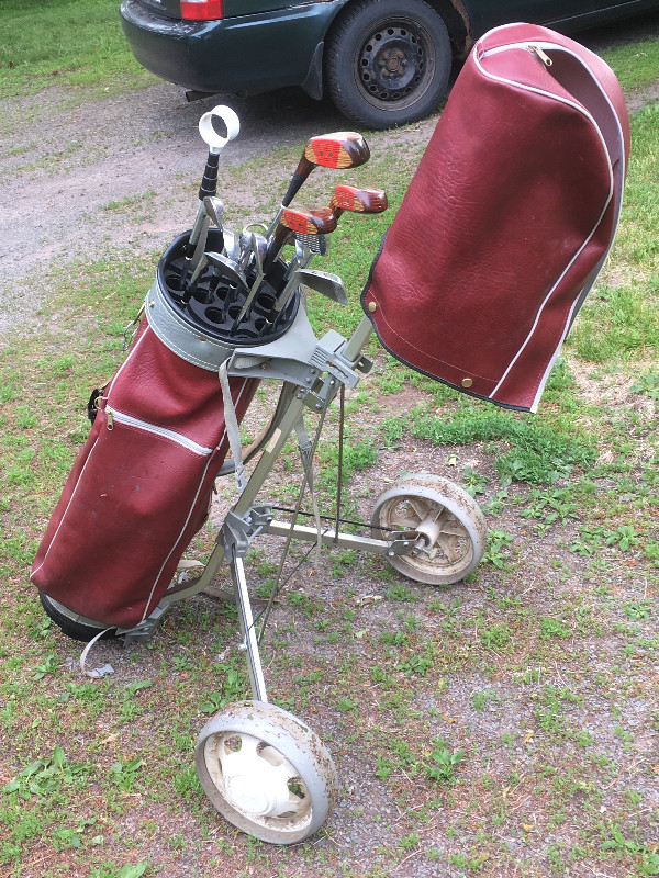 Bâtons de golf avec sac et chariot dans Golf  à Lévis - Image 3