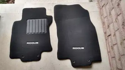Set of 4 original floor mats for Nissan Rogue/X-Trail Like new condition They came out of a 2015 Rog...
