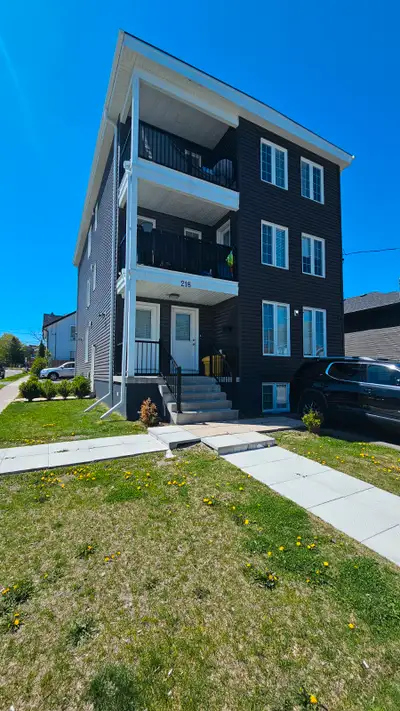 Spacious 3bed Apt with Parking, In-Unit Laundry, Downtown Oshawa