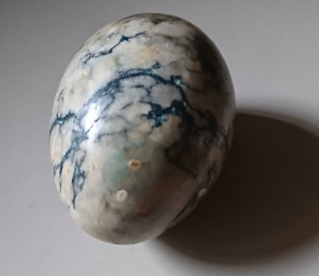 Vintage Gray/Green/White Marble Decorative Egg in Arts & Collectibles in Oshawa / Durham Region - Image 4