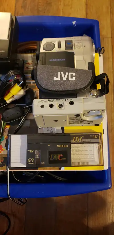 Vintage JVC GR-DVM90U MiniDV Camcorder COMPLETE COLLECTOR BUNDLE, View more