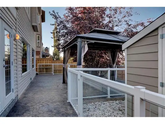 Furnished unit pet friendly utility included internet included in Short Term Rentals in Calgary - Image 7