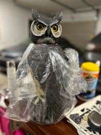 Rotating head plastic scarecrow owl