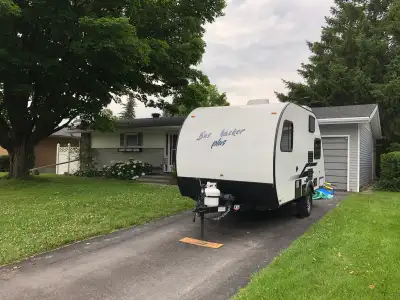 Braxton Creek Bushwhacker travel trailer. Sleeps 4. Kitchen with gas stove and sink. 3-way fridge. B...