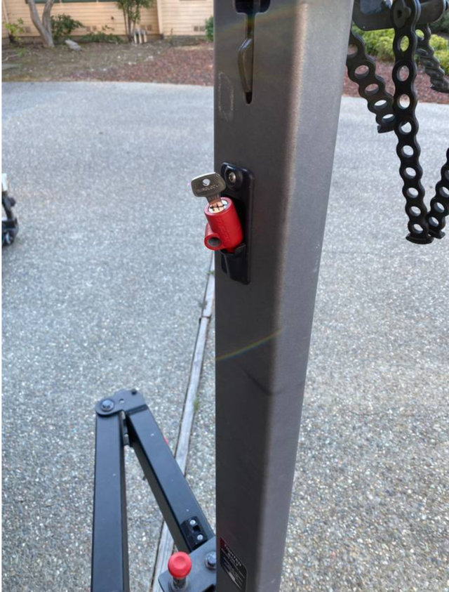 Yakima Full-swing bike carrier in Other in Ottawa - Image 6