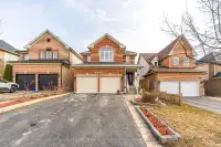 4 bed room house available for rental in Oshawa prime location.