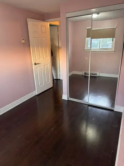 1 room available on upper floor