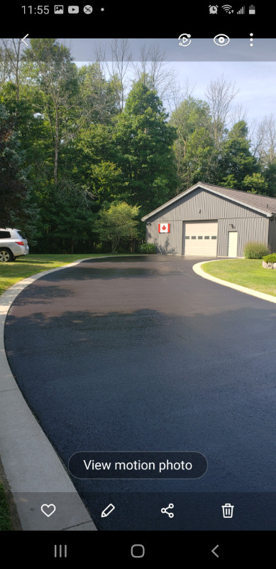 Asphalt driveway sealing in Interlock, Paving & Driveways in Cambridge - Image 3