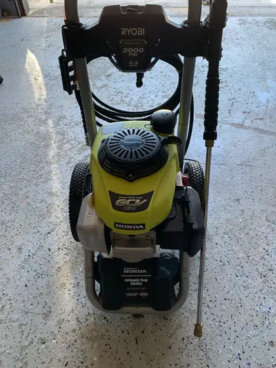 Tackle your toughest outdoor cleaning jobs with this powerful Ryobi 3000 PSI pressure washer featuri...