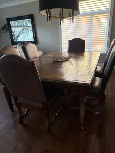 Élégant Dining room set with 6 leather chairs , View more