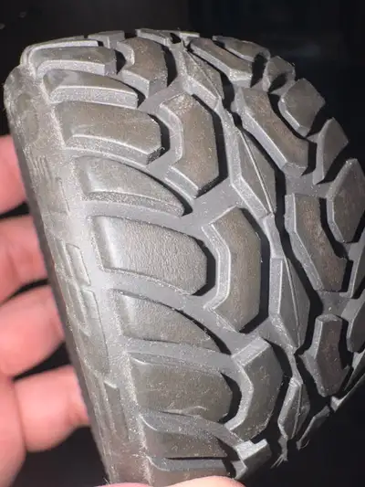 These pre-owned Proline Dirt Hawg 2.2 buggy wheels are designed for superior traction on a variety o...
