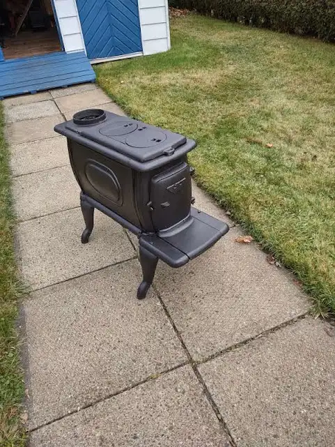 Poele A Bois Box Stove En Fonte in Fireplace & Firewood in Thetford Mines - Image 2