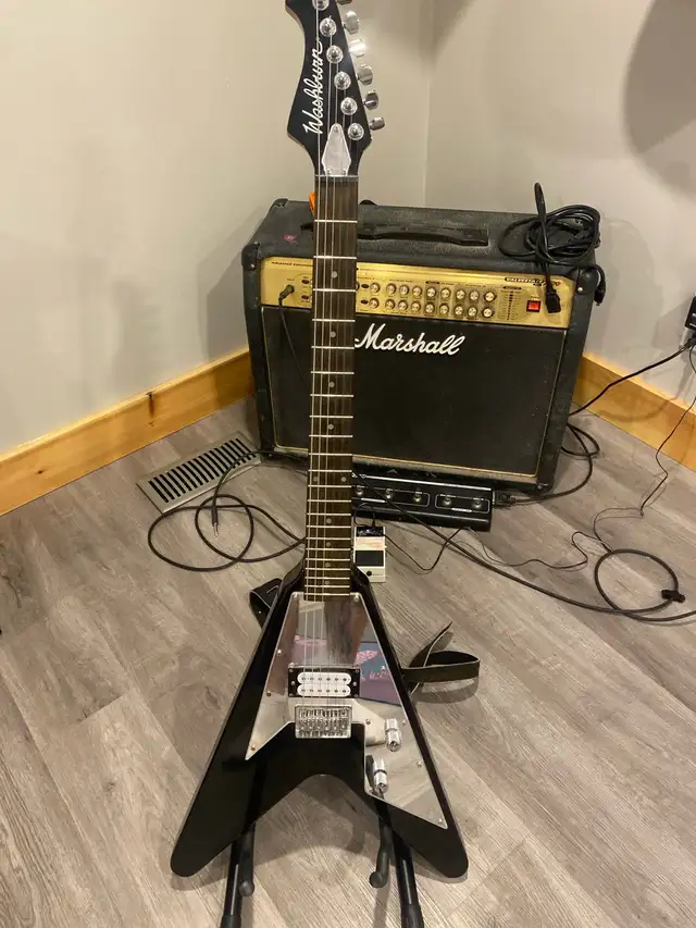 electric guitar in Guitars in Markham / York Region - Image 2