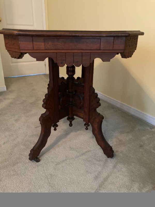 Élégant Eastlake Parlor Table Other Tables Mississauga / Peel