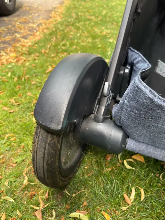 NUNA Baby stroller in Strollers, Carriers & Car Seats in Markham / York Region - Image 5