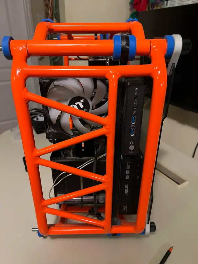 Inwin D-Frame Computer Case in Desktop Computers in Oakville / Halton Region - Image 4