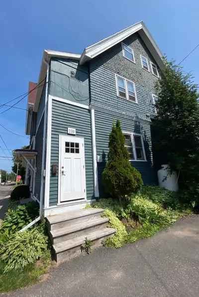 **IF THIS ADD IS STILL UP THE UNIT IS STILL AVAILABLE.** Come and check out the tree top view from t...
