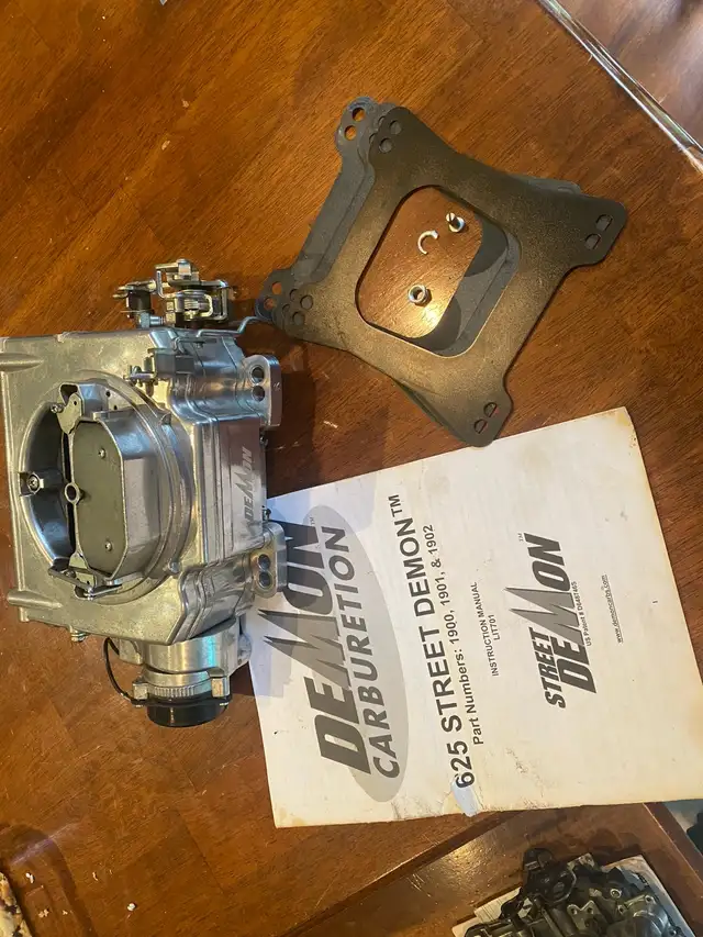 Carburetors and throttle bodies in Engine & Engine Parts in Grand Bend - Image 5