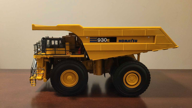 Komatsu 930E in Arts & Collectibles in Fort McMurray - Image 2