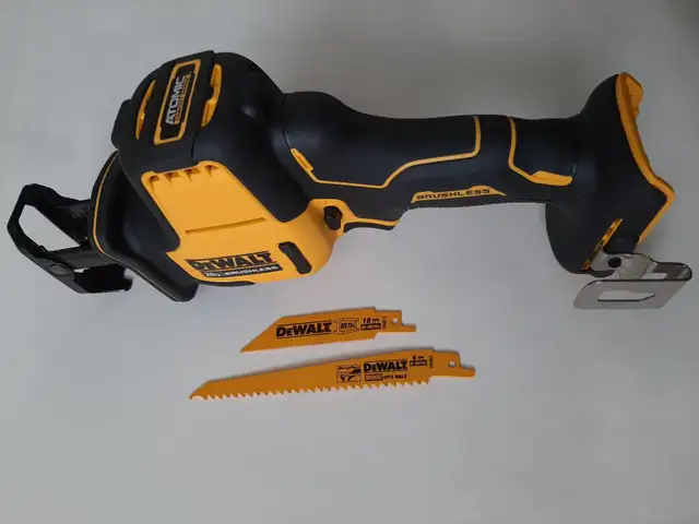 DEWALT 20V MAX ATOMIC Reciprocating Saw DCS369 (Tool Only) in Power Tools in City of Toronto - Image 4