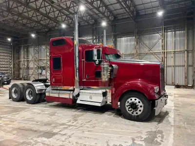 07 w900L Fresh paint C 15 cat Regular 40’s 244 wb Has done mostly tandem USA Runs great (it’s a cat)...