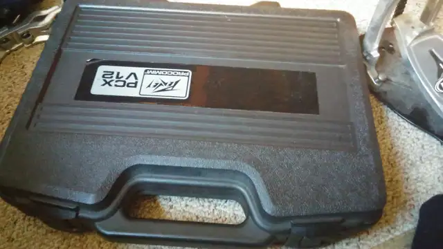 PEAVEY PCX V12 WIRELESS MICROPHONE PRO QUALITY in Pro Audio & Recording Equipment in Chatham-Kent - Image 2