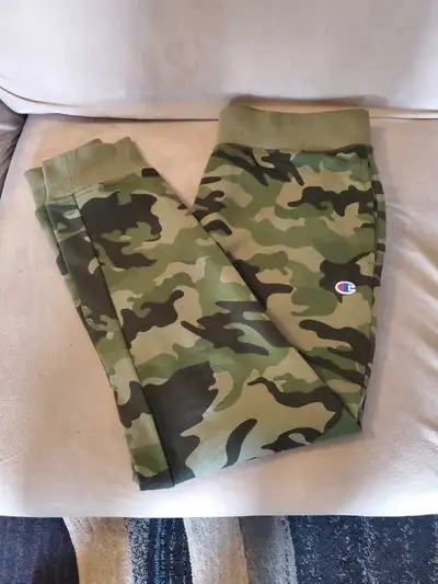 These new Champion track pants are size L and feature a stylish camouflage pattern, perfect for casu...