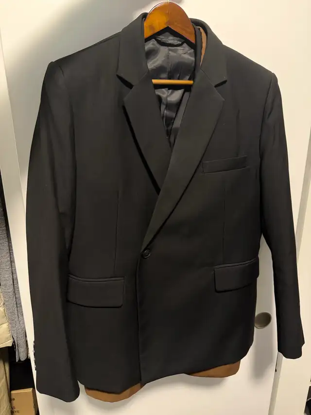 Unawares Black Blazer in Men's in City of Toronto - Image 2