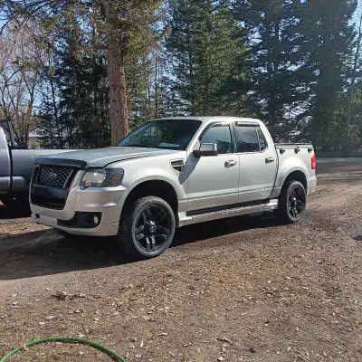 Remote start Trailer brakes Awd Trailer 2 inch receiver Professionally detailed Brand new tires with...