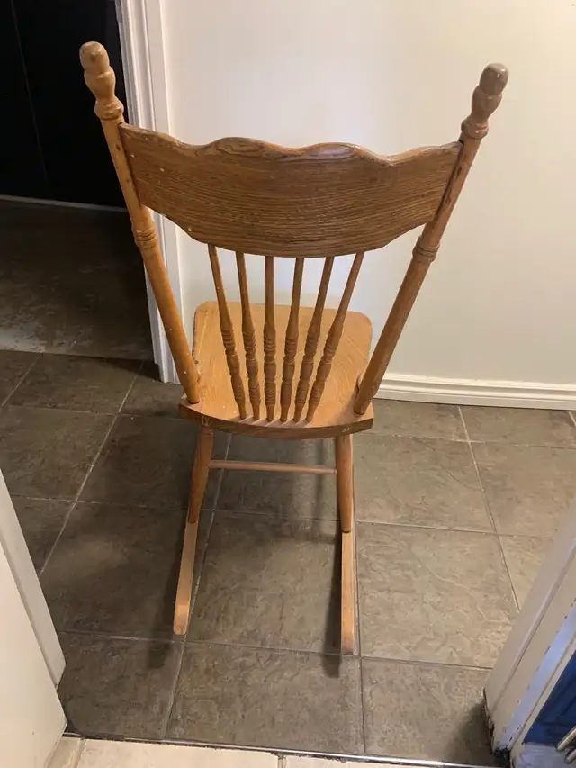 Vintage Farmhouse rocking chair in Chairs & Recliners in Calgary - Image 4