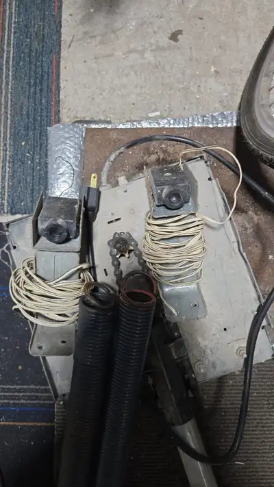 Garage door opener avec ressorts/springs and sensors, View more