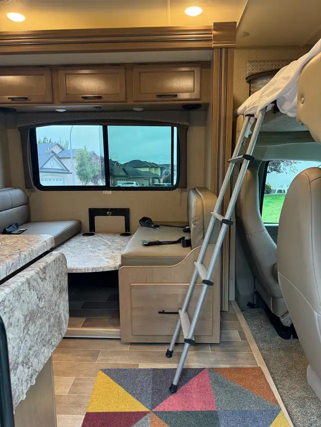 2020 Thor Chateau Class C Motorhome in RVs & Motorhomes in Calgary - Image 5