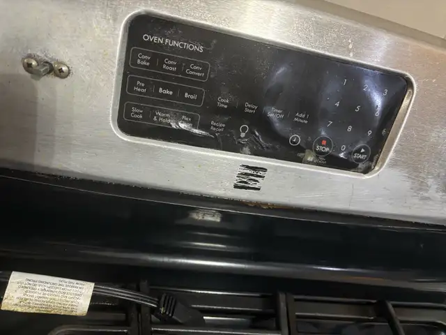 Used Gas stove in Stoves, Ovens & Ranges in Markham / York Region - Image 4