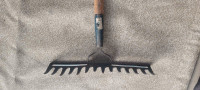 Garant select metal 14 tine level rake 63" hardwood handle