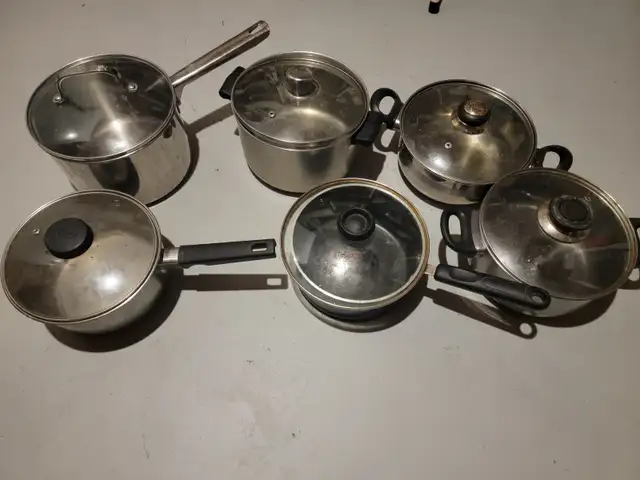 dozens of masson jars 12 POTS N PANS slow JUICERs blender in Microwaves & Cookers in St. Catharines - Image 9