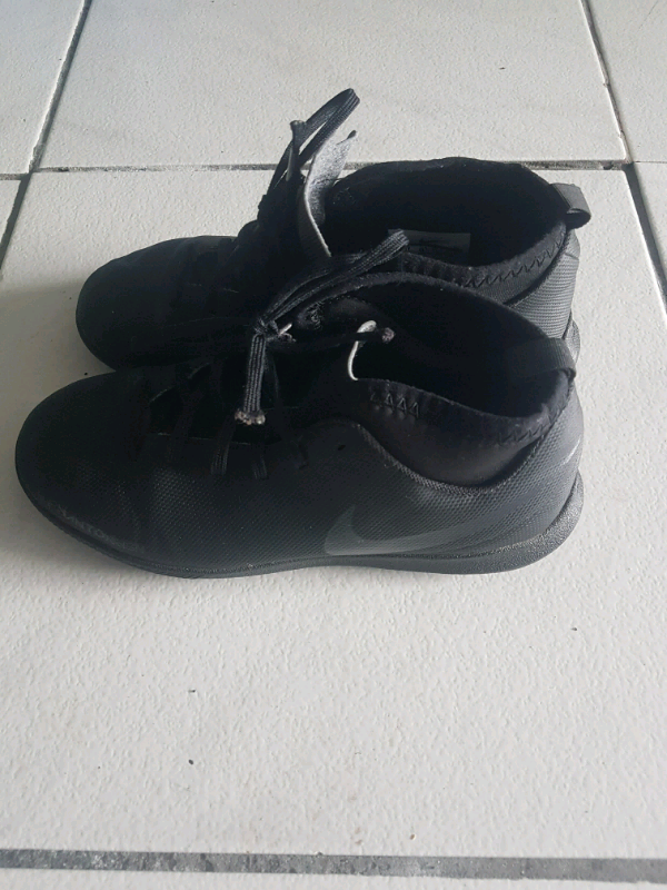 Souliers Nike enfant gr 1 in Kids & Youth in Laval / North Shore - Image 3