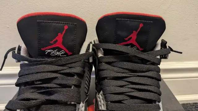 Jordan 4 BRED size 9 in Men's Shoes in City of Toronto - Image 4
