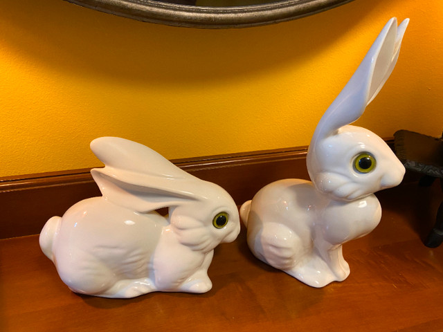 Vintage Canadian Pottery Bunnies Rabbits White Big Green Eyes in Arts & Collectibles in Oshawa / Durham Region - Image 4