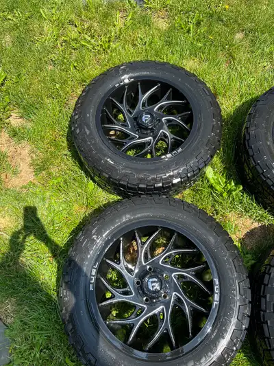 Ram 1500 5 lug 5.5 bolt pattern 20”x9” fuel runner -1 offset 275/60r20 cooper discoverer at3 xlt wit...