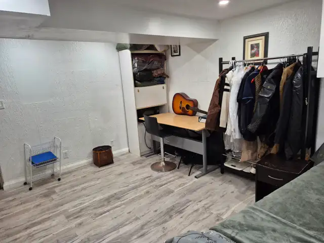 Room rent in Mississauga, Roommates share, Private Room No lease in Room Rentals & Roommates in Mississauga / Peel Region - Image 4