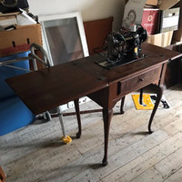 Singer Sewing machine with retractable cabinet