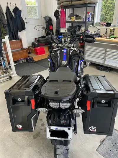 Yamaha Super Tenere ES 2019. 139900 kms. Mécanique A1. Akrapovic slip on exhaust, antibrouillards PI...