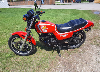 1982 Honda 500 Ascot, electric start, big single cylinder, excellent condition, everything works as...
