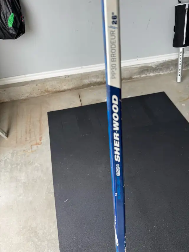 Sherwood Hockey Stick in Hockey in Winnipeg - Image 4