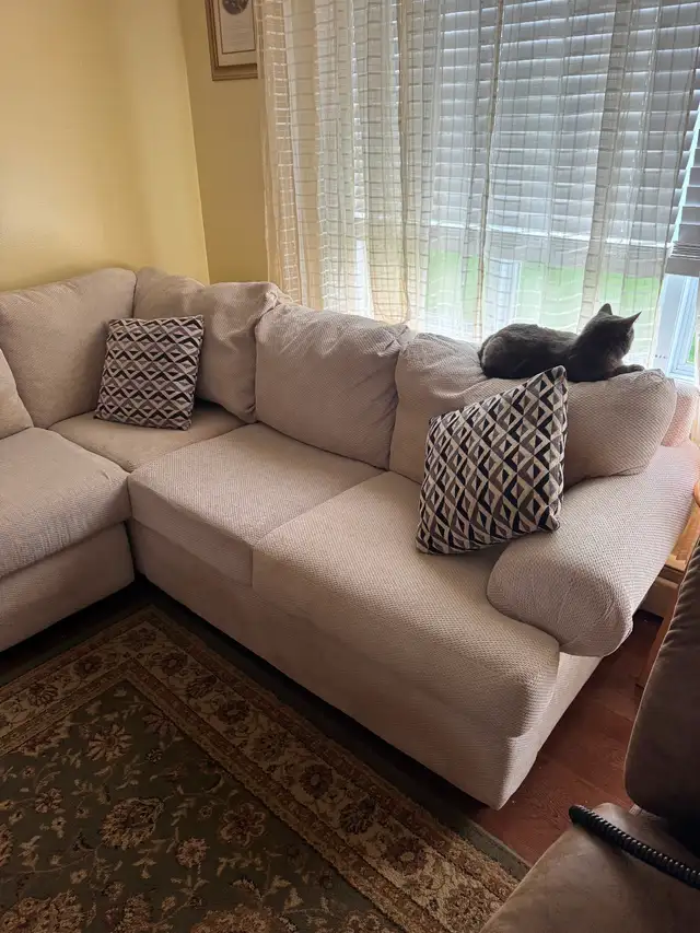 4 piece Sectional Couch in Couches & Futons in Charlottetown - Image 4