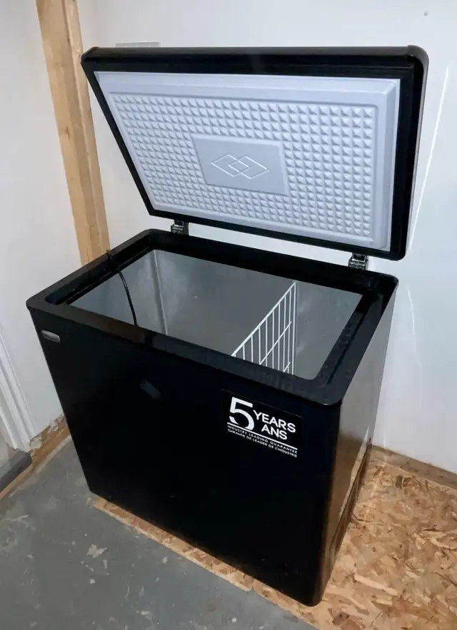 Deep Freeze like new! (7 cu ft)63793631623811120