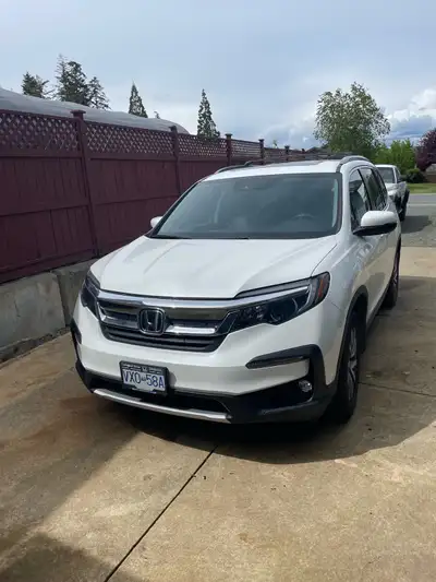 7 passengers suv 3.6l engine All wheel drive Two years left on ultimate wrap Extended Warranty
